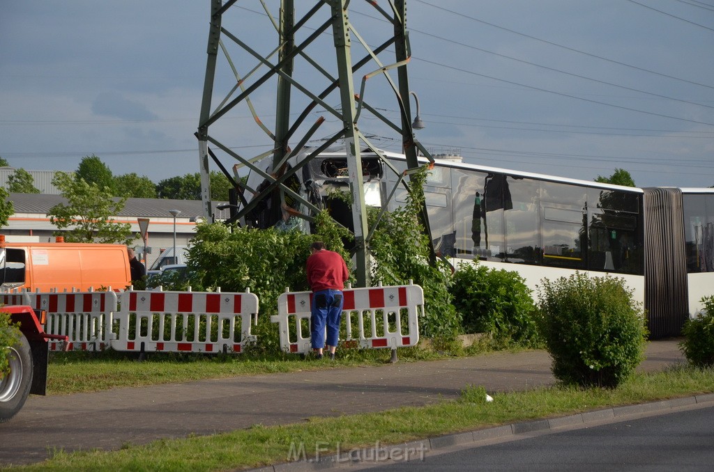 Schwerer Bus Unfall Koeln Porz Gremberghoven Neuenhofstr P514.JPG - Miklos Laubert